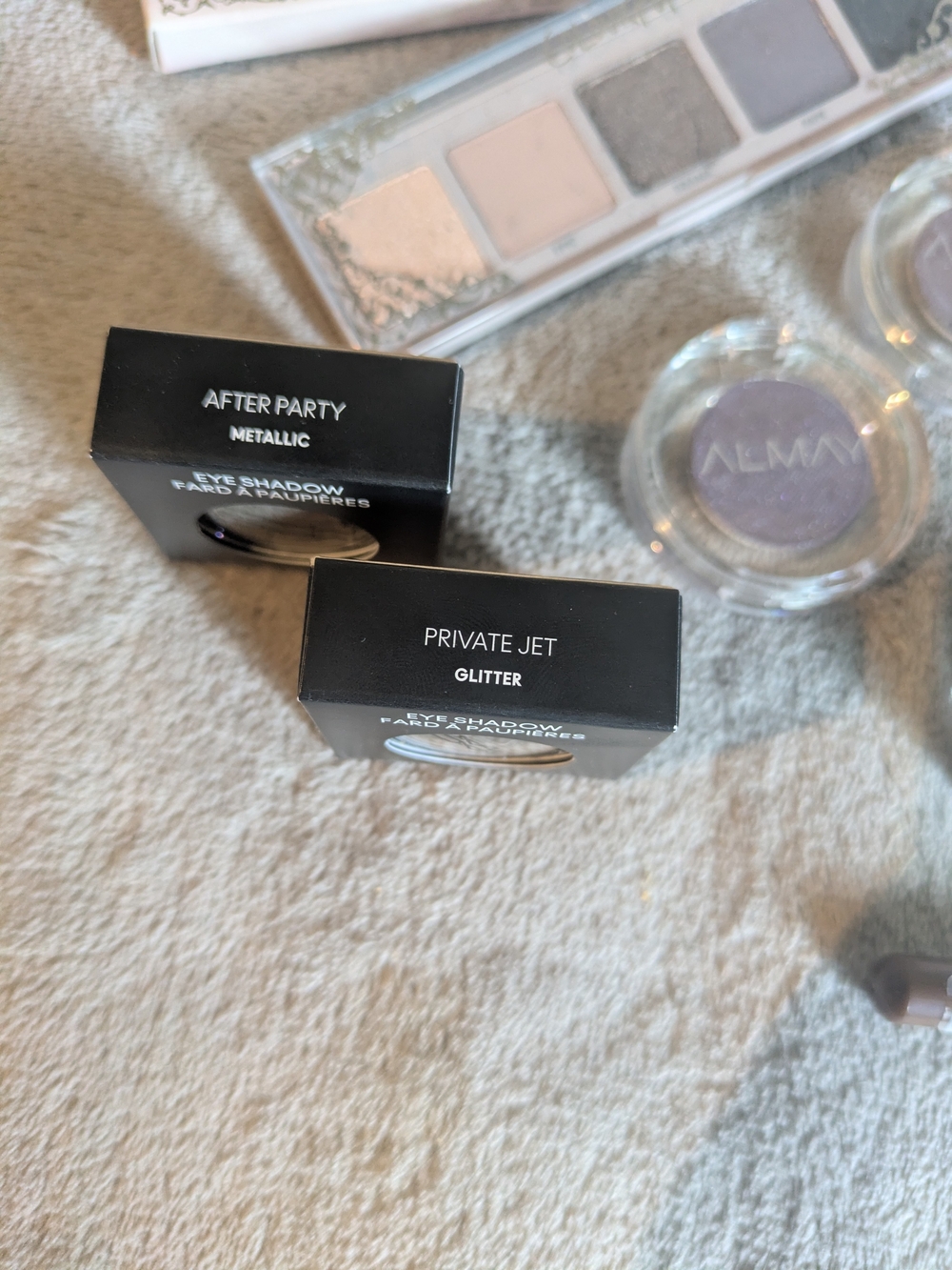 Eyeshadow & Eyeliner Set - Neutral and Purple Shades - Picture 5 of 7